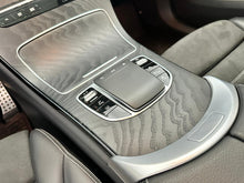 Cargar imagen en el visor de la galería, Mercedes-Benz GLC 300e Coupé 4MATIC Modelo 2022