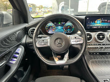 Cargar imagen en el visor de la galería, Mercedes-Benz GLC 300e Coupé 4MATIC Modelo 2022