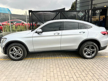 Cargar imagen en el visor de la galería, Mercedes-Benz GLC 300e Coupé 4MATIC Modelo 2022