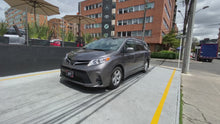 Cargar y reproducir el video en el visor de la galería, Toyota Sienna LE Modelo 2019