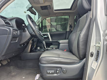 Cargar imagen en el visor de la galería, Toyota 4Runner SR5 Modelo 2023
