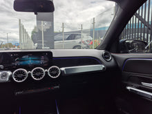 Cargar imagen en el visor de la galería, Mercedes-Benz GLB 200 Modelo 2022