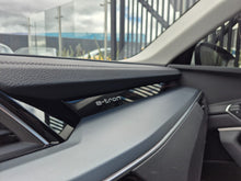 Cargar imagen en el visor de la galería, Audi E-Tron Quatro Prestige Modelo 2023