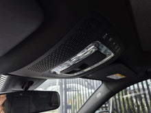 Cargar imagen en el visor de la galería, Mercedes-Benz GLB 200 Modelo 2022