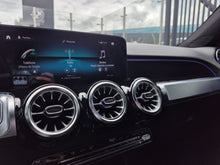 Cargar imagen en el visor de la galería, Mercedes-Benz GLB 200 Modelo 2022