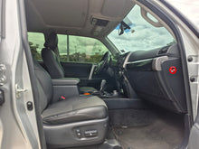 Cargar imagen en el visor de la galería, Toyota 4Runner SR5 Modelo 2023