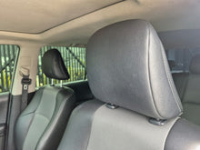 Cargar imagen en el visor de la galería, Toyota 4Runner SR5 Modelo 2023