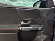 Cargar imagen en el visor de la galería, Mercedes-Benz GLB 200 Modelo 2022