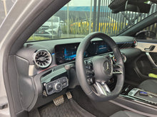 Cargar imagen en el visor de la galería, Mercedes-Benz AMG A35 4Matic Modelo 2023