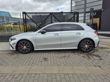 Cargar imagen en el visor de la galería, Mercedes-Benz AMG A35 4Matic Modelo 2023
