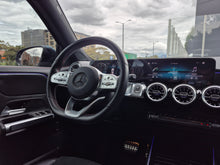 Cargar imagen en el visor de la galería, Mercedes-Benz GLB 200 Modelo 2022