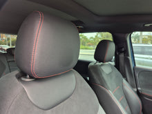 Cargar imagen en el visor de la galería, Mercedes-Benz GLB 200 Modelo 2022