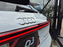 Cargar imagen en el visor de la galería, Audi E-Tron Quatro Prestige Modelo 2023