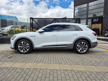 Cargar imagen en el visor de la galería, Audi E-Tron Quatro Prestige Modelo 2023