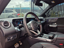 Cargar imagen en el visor de la galería, Mercedes-Benz GLB 200 Modelo 2022