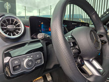 Cargar imagen en el visor de la galería, Mercedes-Benz AMG A35 4Matic Modelo 2023