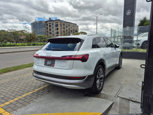 Cargar imagen en el visor de la galería, Audi E-Tron Quatro Prestige Modelo 2023