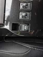 Cargar imagen en el visor de la galería, Toyota 4Runner SR5 Modelo 2023