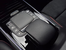 Cargar imagen en el visor de la galería, Mercedes-Benz GLB 200 Modelo 2022
