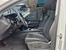 Cargar imagen en el visor de la galería, Audi E-Tron Quatro Prestige Modelo 2023