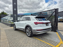 Cargar imagen en el visor de la galería, Audi E-Tron Quatro Prestige Modelo 2023