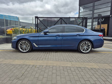 Cargar imagen en el visor de la galería, BMW 530I Modelo 2021