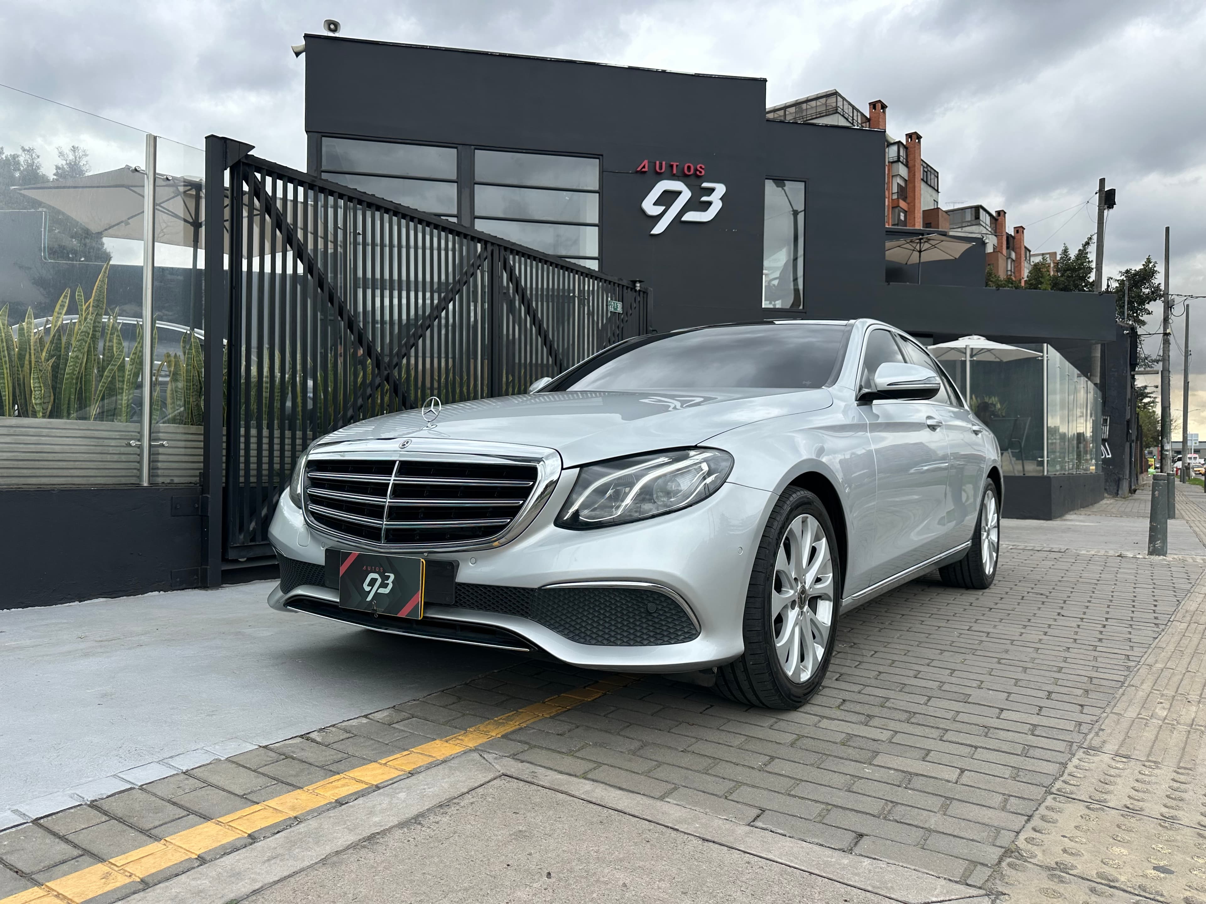 Mercedes Benz E200