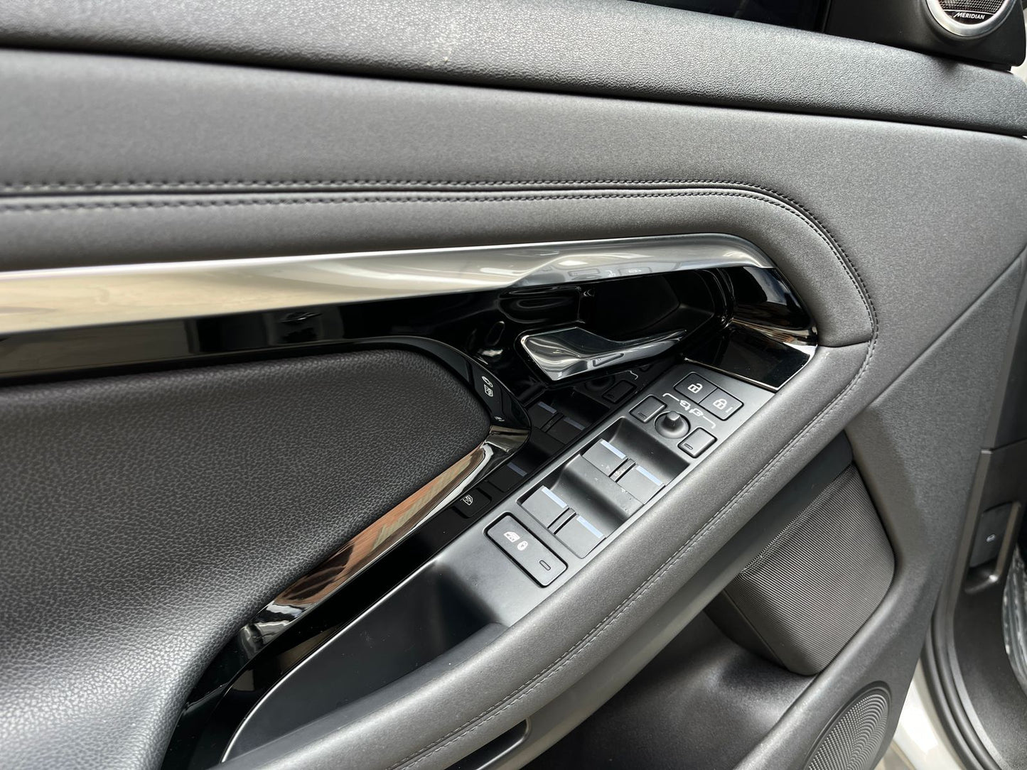 Land Rover Range Rover Evoque R-Dynamic Bronze Modelo 2023