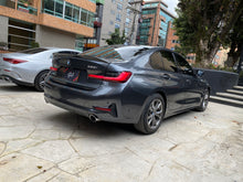 Cargar imagen en el visor de la galería, BMW 330I Modelo 2019
