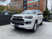 Cargar imagen en el visor de la galería, Toyota 4Runner Limited Modelo 2024
