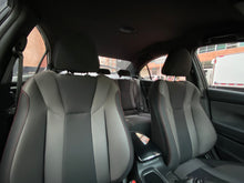 Cargar imagen en el visor de la galería, Subaru WRX Base 6MT Modelo 2022
