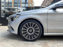 Cargar imagen en el visor de la galería, Mercedes-Benz CLA 180 Modelo 2019
