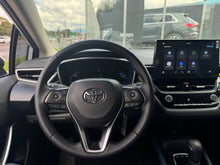 Cargar imagen en el visor de la galería, Toyota Corolla Hybrid XEI Modelo 2025
