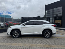 Cargar imagen en el visor de la galería, Lexus RX450h AWD Performance Híbrida

Modelo 2022
