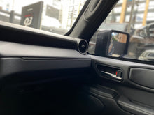 Cargar imagen en el visor de la galería, Toyota Land Cruiser Prado TXL Blindada Modelo 2025
