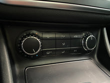 Cargar imagen en el visor de la galería, Mercedes-Benz CLA 180 Modelo 2019
