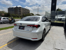 Cargar imagen en el visor de la galería, Toyota Corolla XEI Híbrido Modelo 2023
