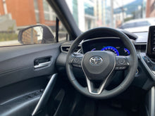 Cargar imagen en el visor de la galería, Toyota Corolla Cross SEG Híbrida Modelo 2022
