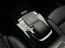 Cargar imagen en el visor de la galería, Mercedes-Benz A200 HatchBack Modelo 2019
