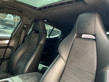 Cargar imagen en el visor de la galería, Porsche Panamera GTS Modelo 2015
