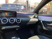 Cargar imagen en el visor de la galería, Mercedes-Benz CLA 180 Modelo 2022
