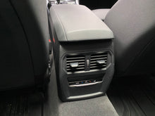 Cargar imagen en el visor de la galería, BMW 330I Modelo 2019
