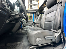 Cargar imagen en el visor de la galería, Jeep Wrangler Rubicon Sahara Modelo 2022
