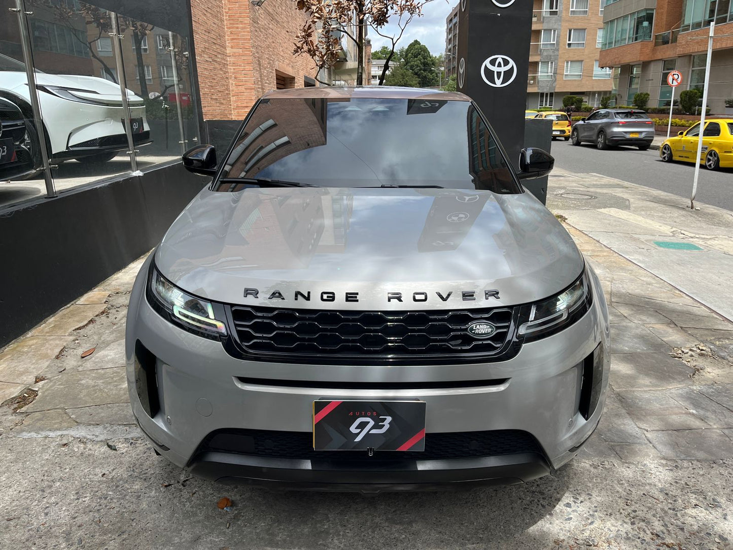Land Rover Range Rover Evoque R-Dynamic Bronze Modelo 2023