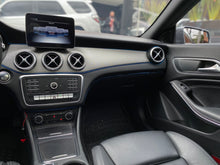 Cargar imagen en el visor de la galería, Mercedes-Benz CLA 180 Modelo 2019
