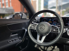 Cargar imagen en el visor de la galería, Mercedes-Benz A 200 Sedan Modelo 2021
