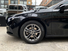 Cargar imagen en el visor de la galería, Mercedes-Benz A200 Sedan Modelo 2020
