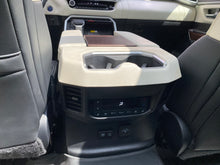 Cargar imagen en el visor de la galería, Toyota Sequoia Capstone Hibrida Blindada Modelo 2024
