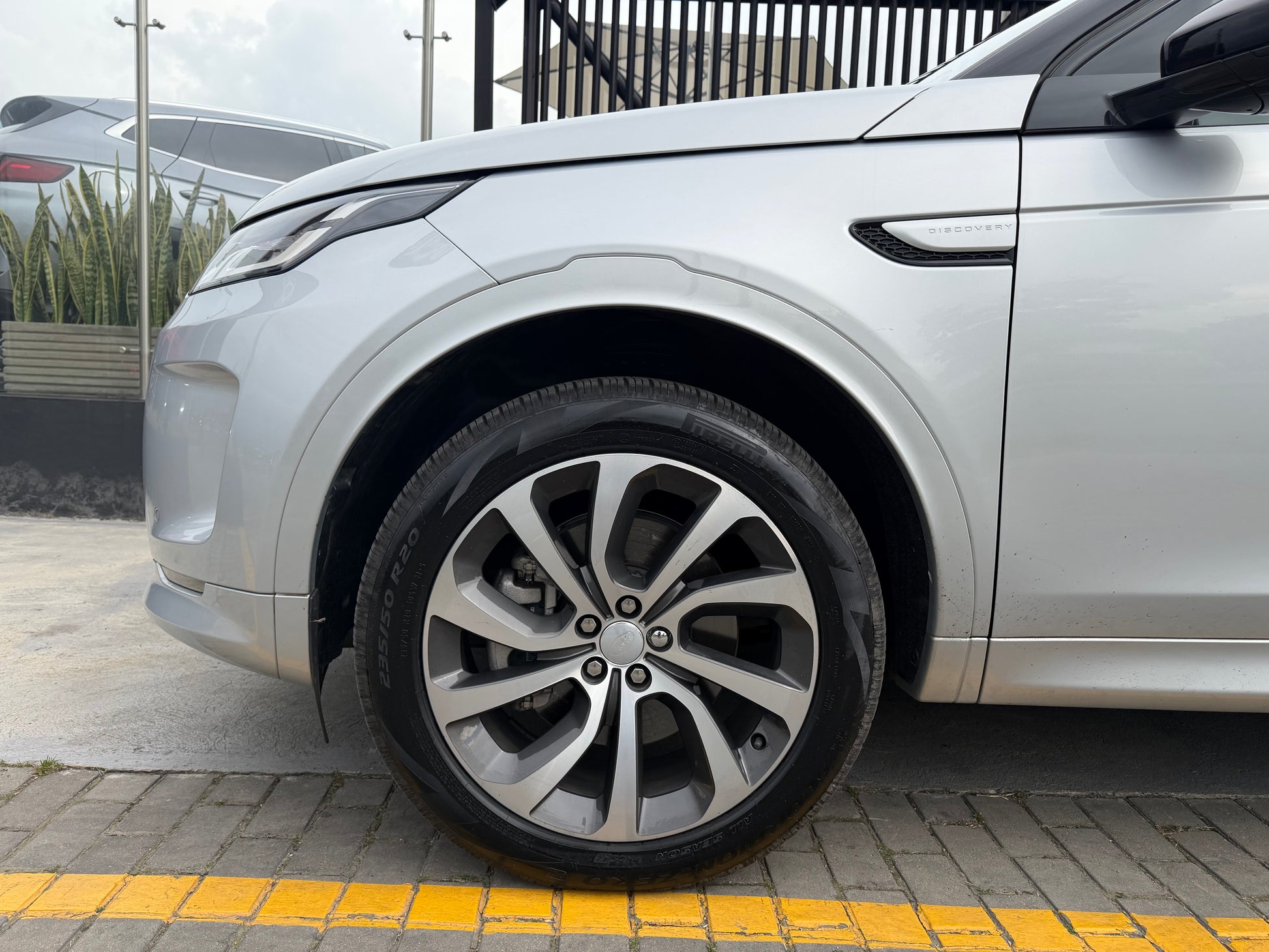 Land Rover Discovery MHEV Modelo 2023 - Autos 93