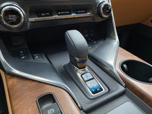 Cargar imagen en el visor de la galería, Lexus LX700H Modelo 2025
